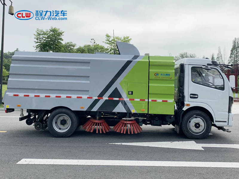 東風8噸高端掃路車(chē)