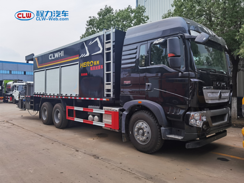 重汽6X4稀漿封層車(chē)