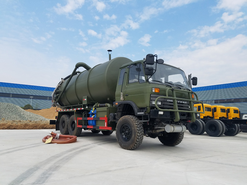 東風6X6驅動18噸越野型吸污車(chē)