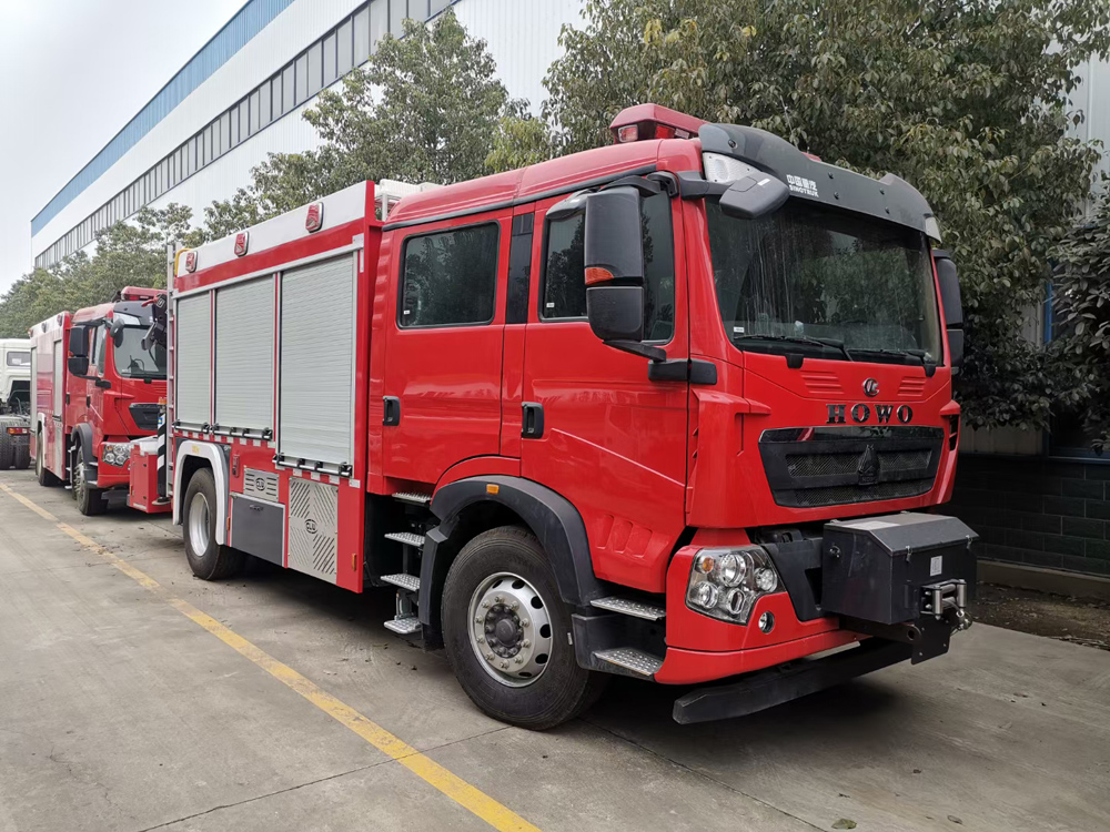 程力汽車(chē)武穴市田鎮馬口醫藥化工(gōng)園消防站搶險救援消防車(chē)