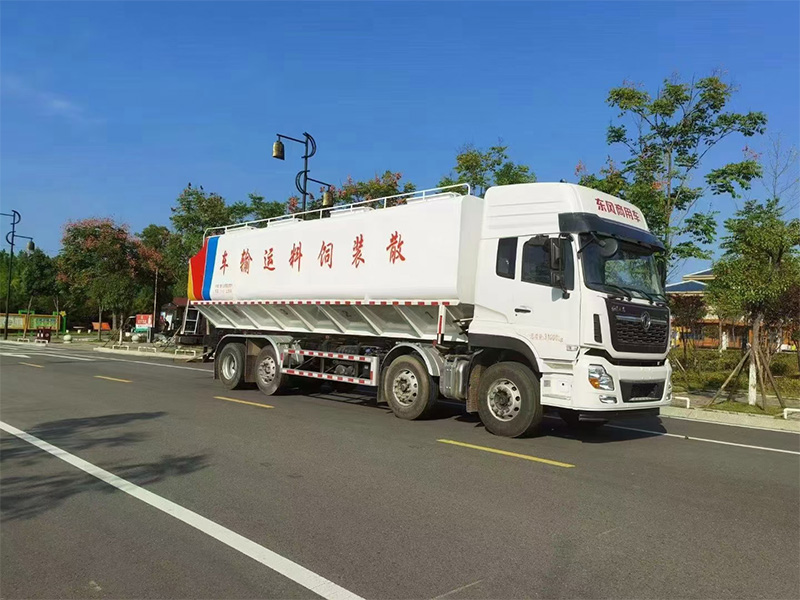 東風天龍8X4散裝物(wù)料運輸車(chē)