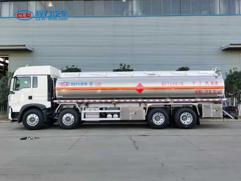 重汽HOWO 8X4 30立方鋁合金油罐車(chē)