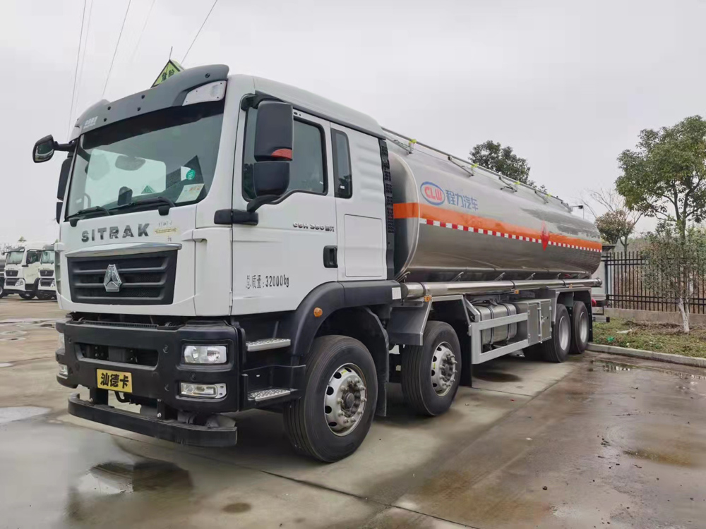 重汽SITRAK 8X4 30立方鋁合金油罐車(chē)