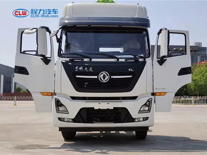 東風天龍8X4 30噸鋁合金油罐車(chē)