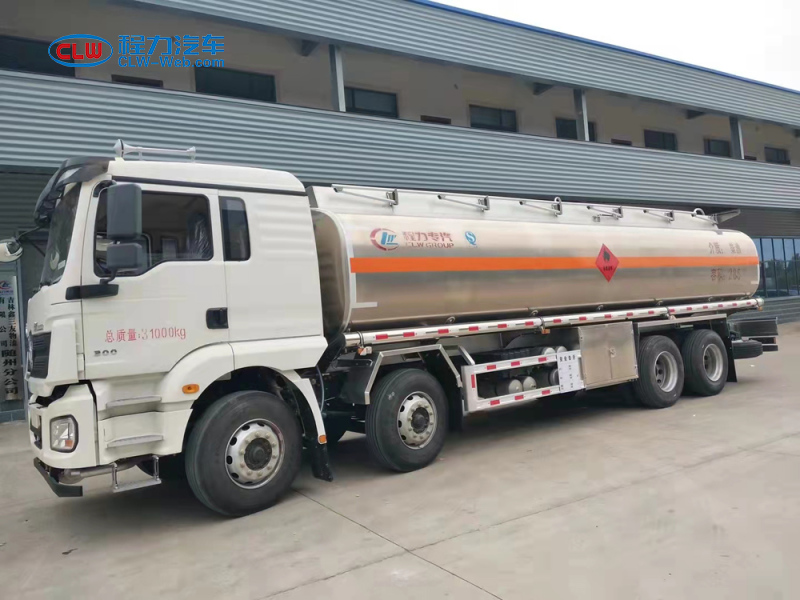 陝汽SHACMAN 8X4 30噸鋁合金油罐車(chē)