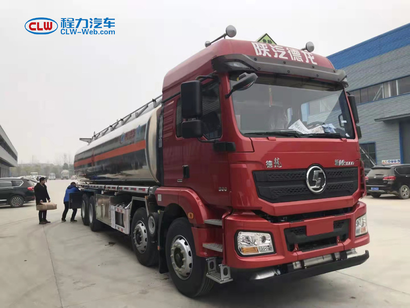 陝汽SHACMAN 8X4 30噸鋁合金油罐車(chē)