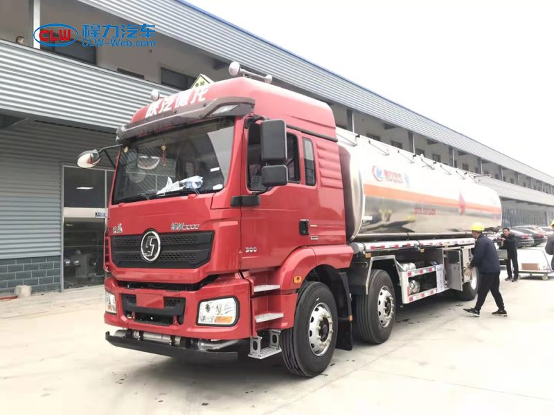 陝汽SHACMAN 8X4 30噸鋁合金油罐車(chē)