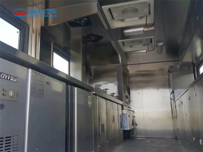 東風六驅越野型野戰炊事餐車(chē)