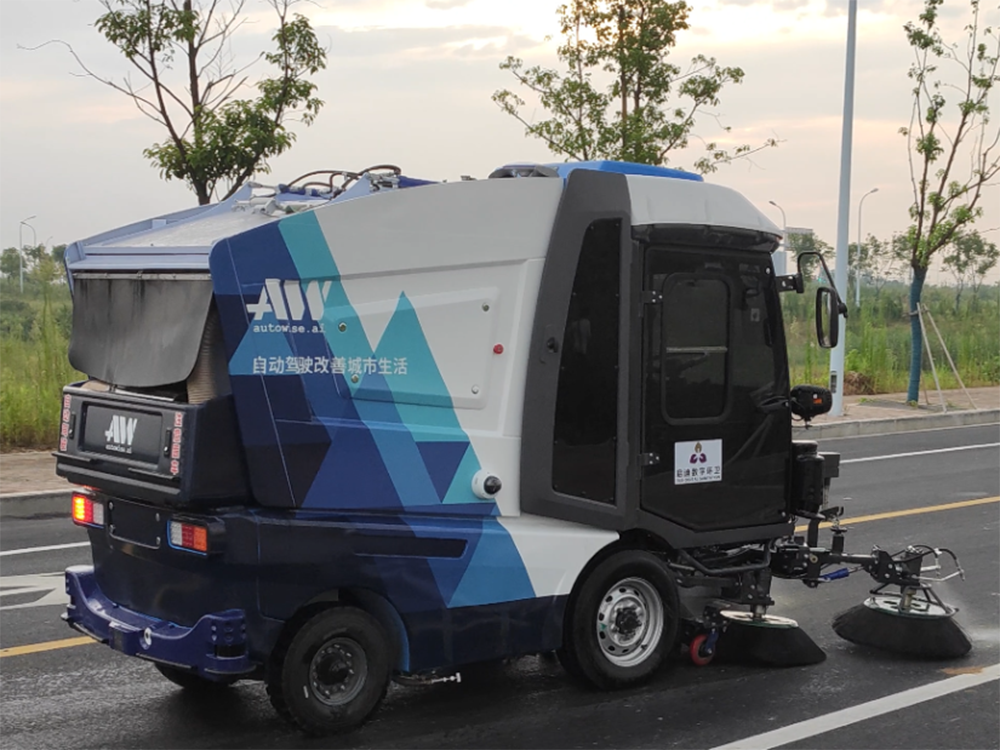 程力汽車(chē)集團發布AI無人駕駛掃路車(chē)産品發布會