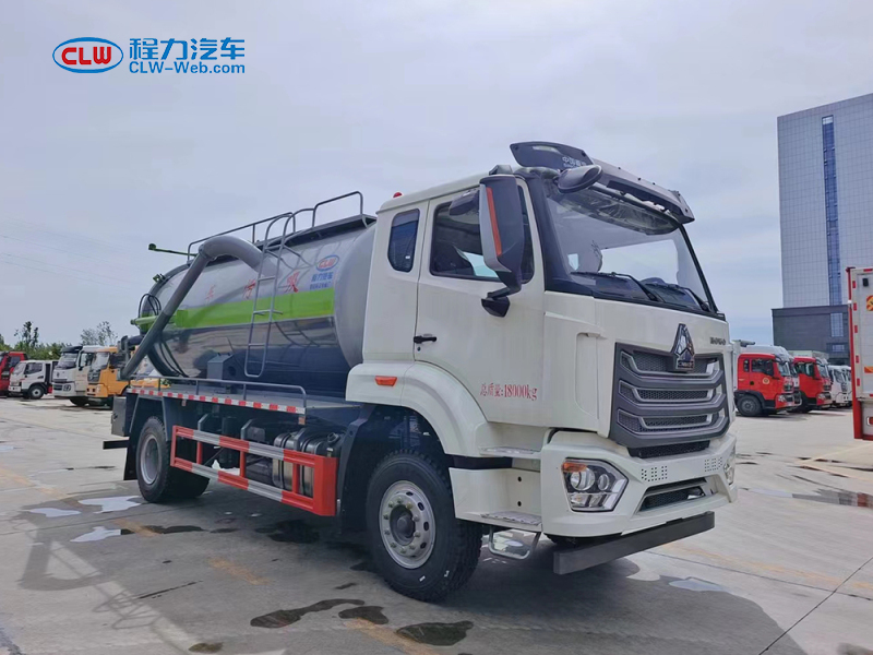 重汽豪沃國六12立方吸污車(chē)