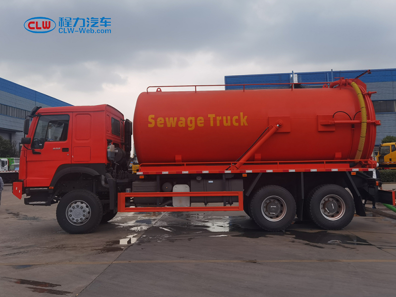 重汽SINOTRUCK 20噸6X4後八輪吸污車(chē)出口版